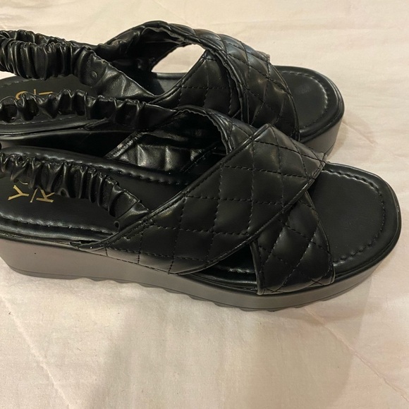 YOKI Brielle Black Quilt Platform Sandals size 10 style Bumble (EF) - Picture 3 of 11